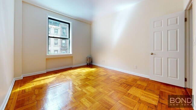Building Photo - 55 W 55th St