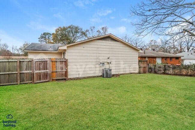 Building Photo - Move-In Ready 3 Bedroom Home with Modern Updates and Spacious Yard!