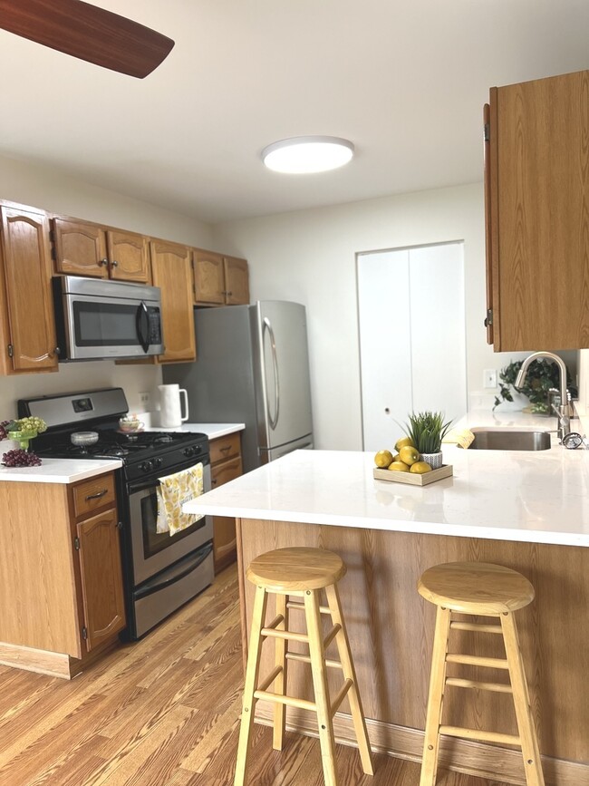 Building Photo - 652 Mallard Ct