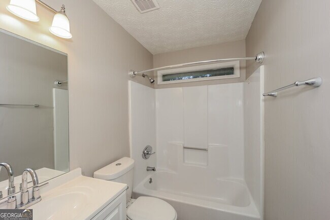 Building Photo - 540 Hillsdale Dr