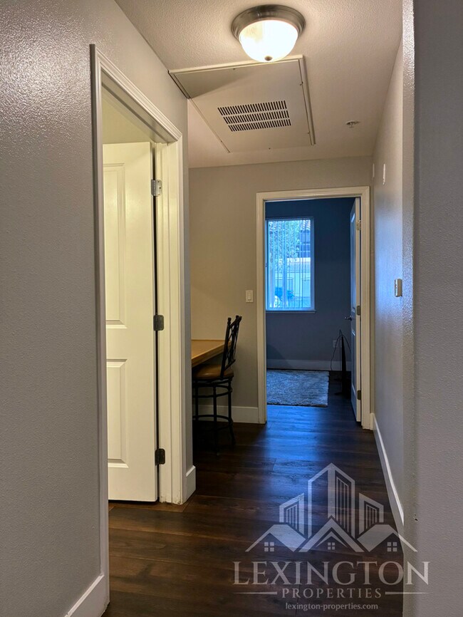 Building Photo - Beautifully Upgraded, 2BD/2BA, Condo Home in The Phoenician, Roseville!