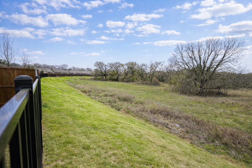 Building Photo - 1913 Ventasso Blvd