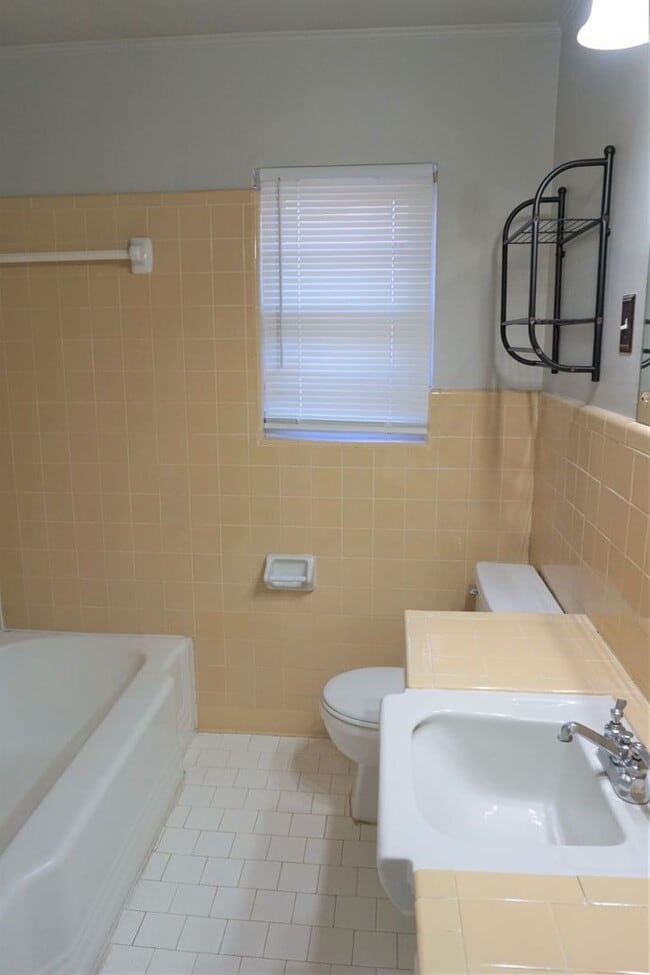 Building Photo - 3 Bed 1 Bath 1 Car in Steve Pennington Addition of NW OKC