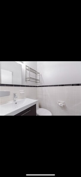 Building Photo - 430 Lindbergh Dr NE