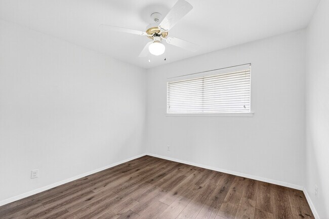 Building Photo - 8408 Maine Dr