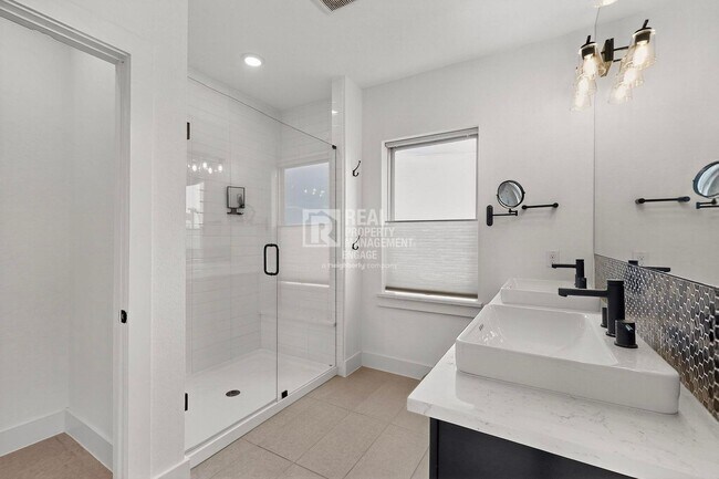 Building Photo - 1077 Maverick Dr