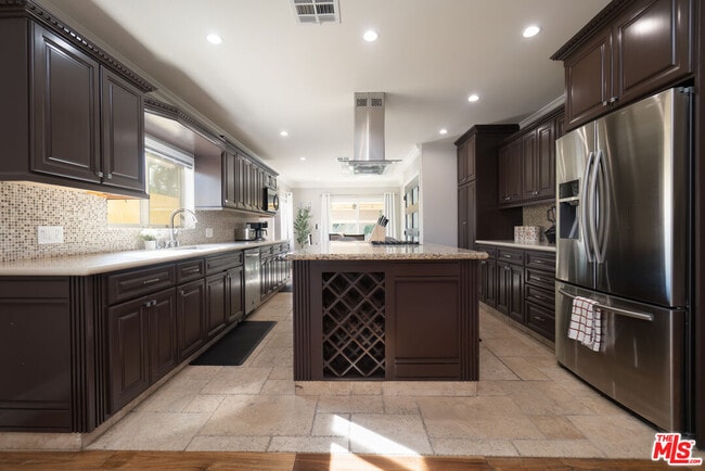 Building Photo - 5181 Densmore Ave