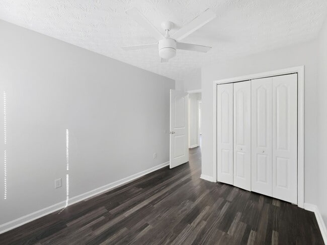 Building Photo - Charming Forest Park Townhome with Modern Finishes