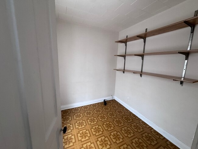 Building Photo - 2454 W Diversey Ave