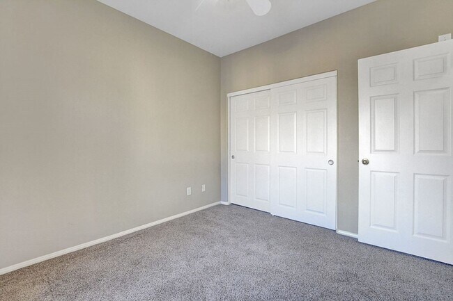 Building Photo - 716 Peachy Canyon Cir