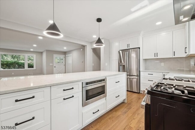 Building Photo - 19 Braidburn Way