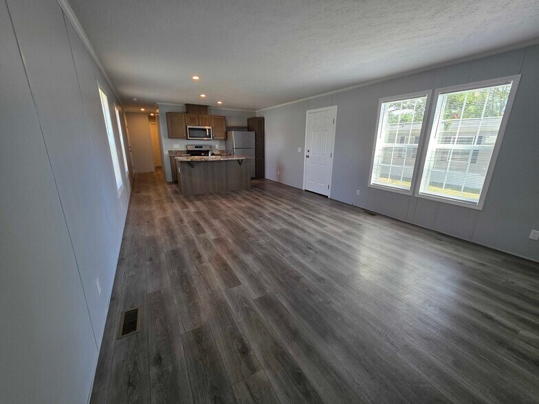 Building Photo - 3659 Pinoak St