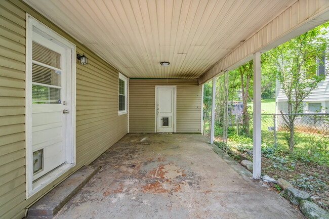 Building Photo - 275 Maryville Pike