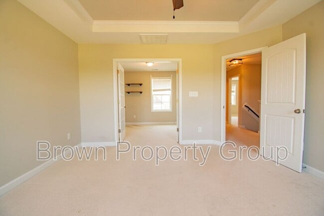 Building Photo - 2220 Oldenburg Ln