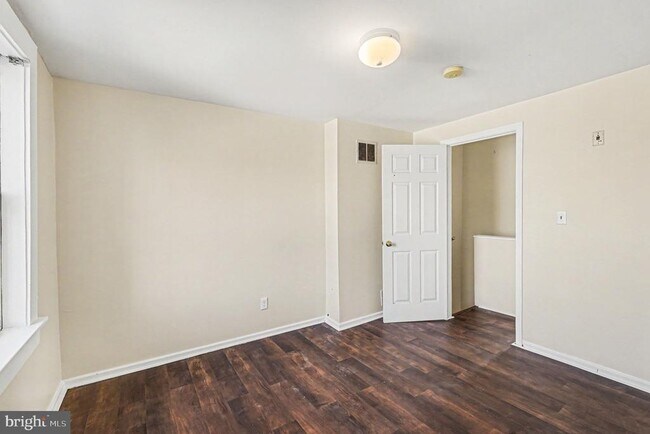 Building Photo - 229 S Fremont Ave