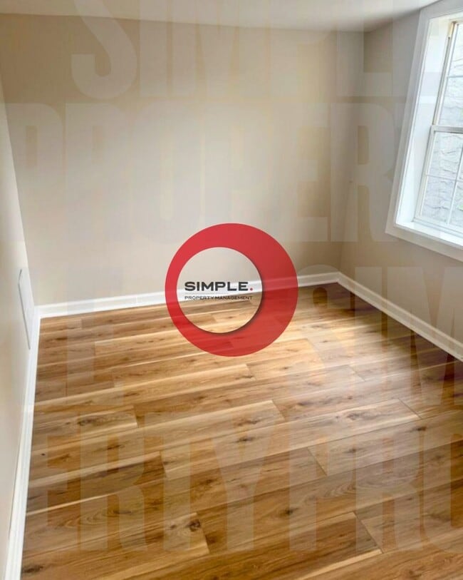 Building Photo - Two-bedroom one bath house with off street...
