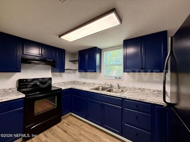 Building Photo - 403 Highland Ave S