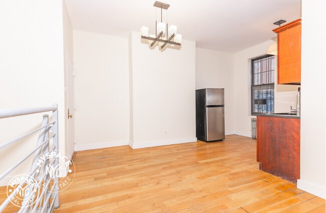 Building Photo - 1375 Greene Ave