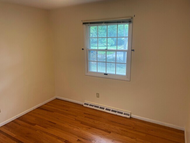 Building Photo - 1522 Cameron Dr