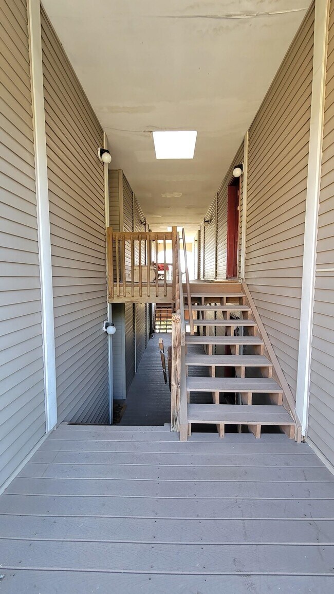 Building Photo - 780 River Rd