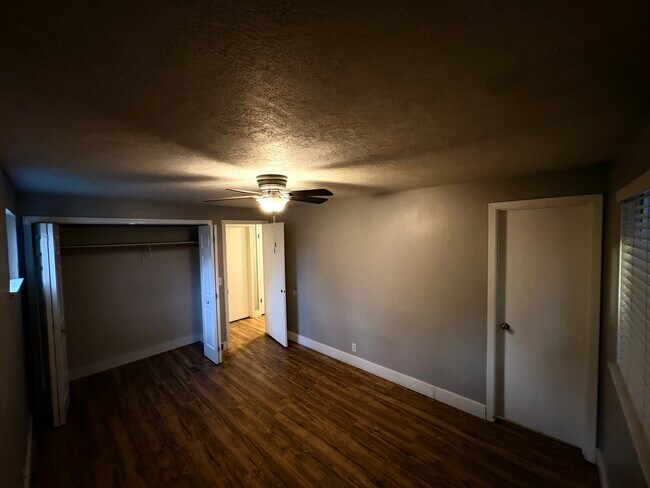 Building Photo - 1405 E Bergeson St