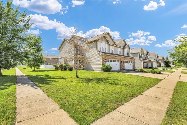 Building Photo - Updated 3 Bedroom Townhome in SW Champaign - Available 06/01/2026
