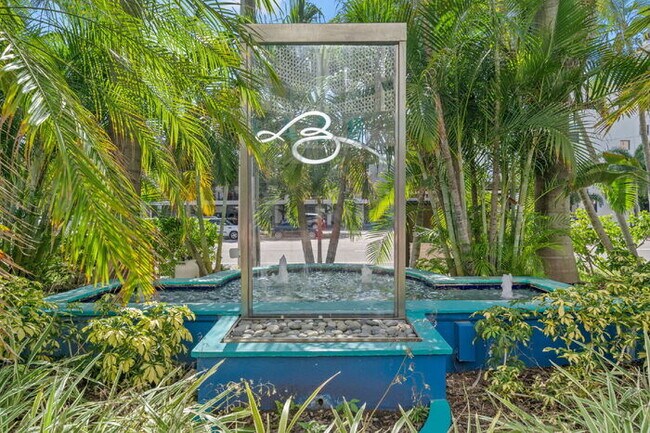 Building Photo - Charming 2-Bedroom, 1-Bathroom Fully Furnished Condo in the Heart of Downtown St. Petersburg!