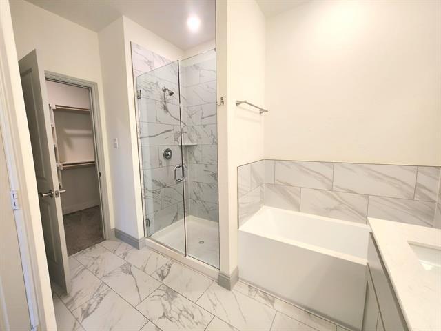 Building Photo - 490 Oak Crk Dr