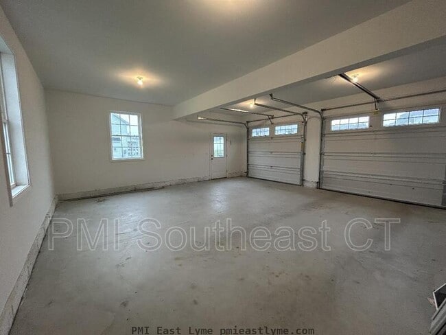 Building Photo - 23 Quakertown Mdws