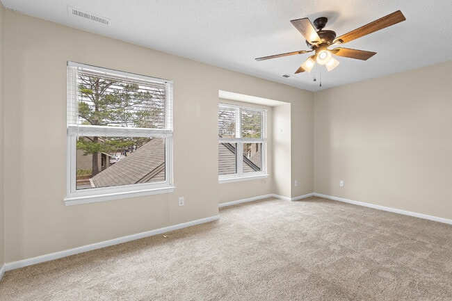 Building Photo - !Wow! Updated townhouse for rent Virginia Beach