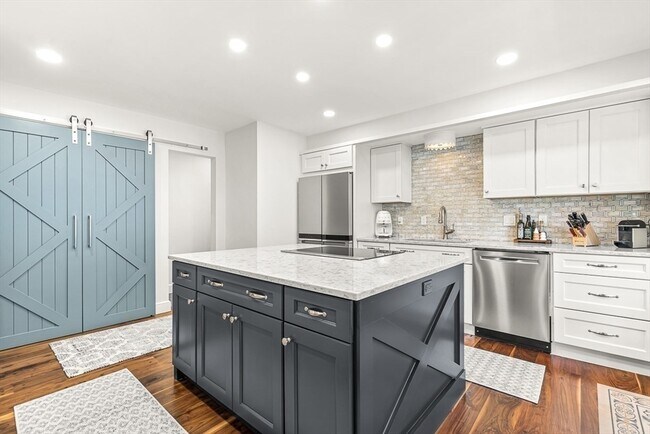 Building Photo - 2 Phillips Pond Rd