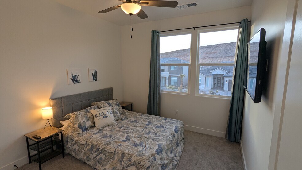 Building Photo - 693 S Taylor Creek Dr