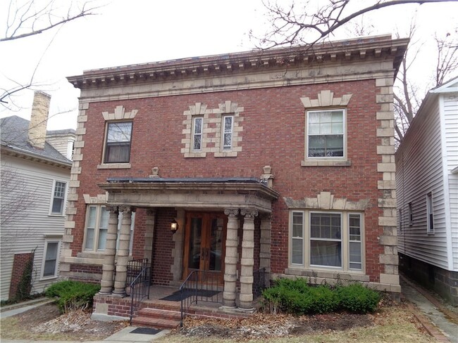 Primary Photo - 166 Pine St