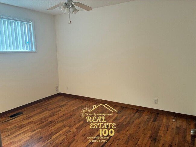 Building Photo - 928 SW Bay View Ln