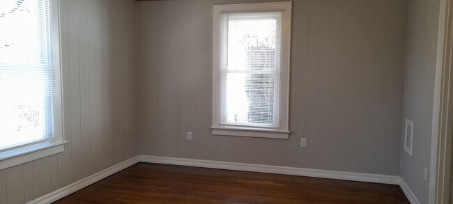 Building Photo - 2 Bedroom 1 bath bungalow in Red Bank TN