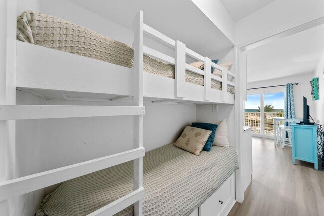 Building Photo - 400 Plantation Rd