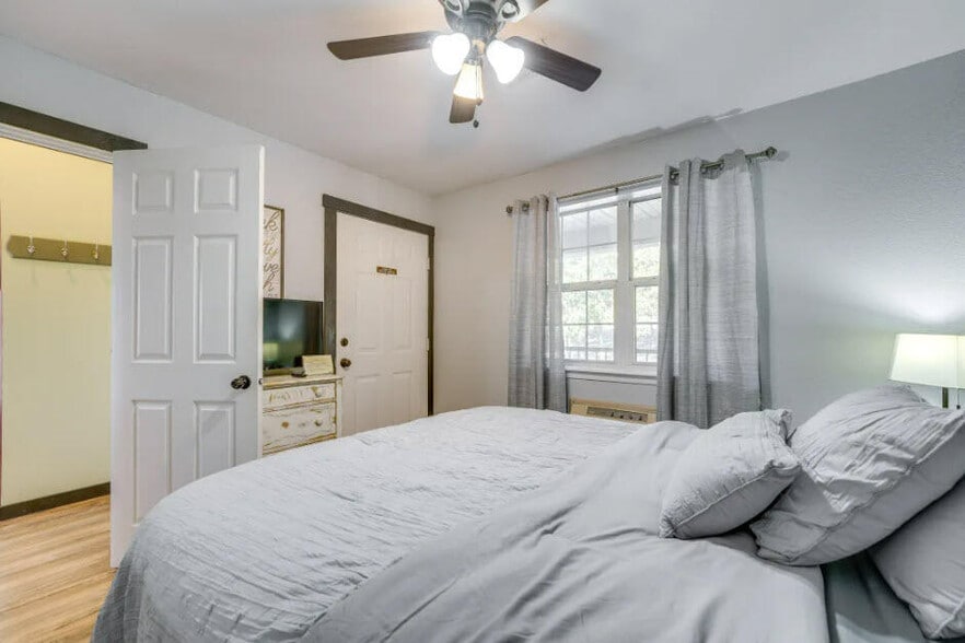 Spare bedroom - 555 Valley View Rd