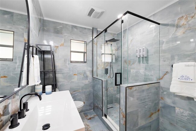 Building Photo - 8825 Oak St