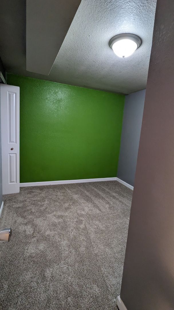 Building Photo - 5 BED/2 BATH RANCH HOME W/FINISHED BASEMEN...