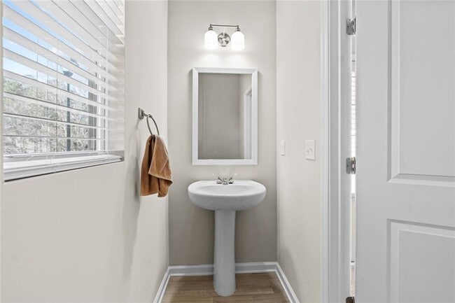 Building Photo - 2830 Ridgeview Dr