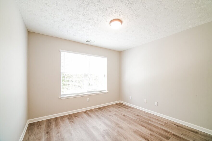 Building Photo - 27 Polo Fields NE