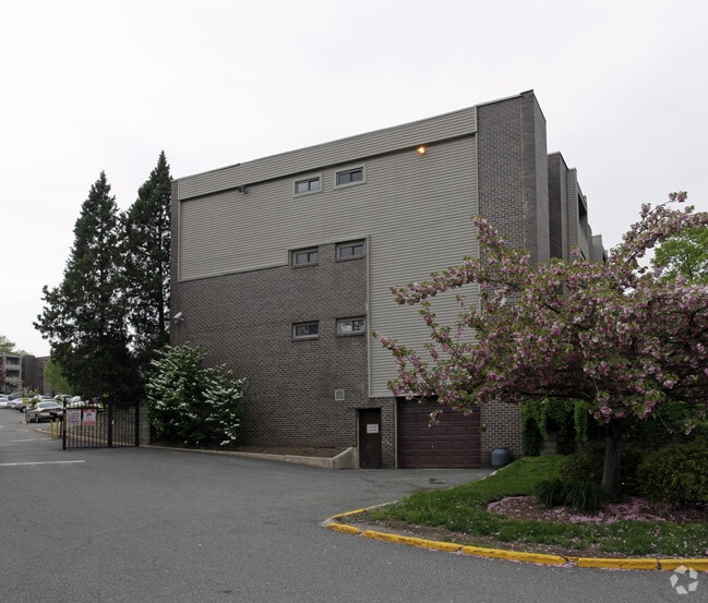 Arbor Hills Apartments 1 River Rd Nutley NJ 07110 Apartment Finder