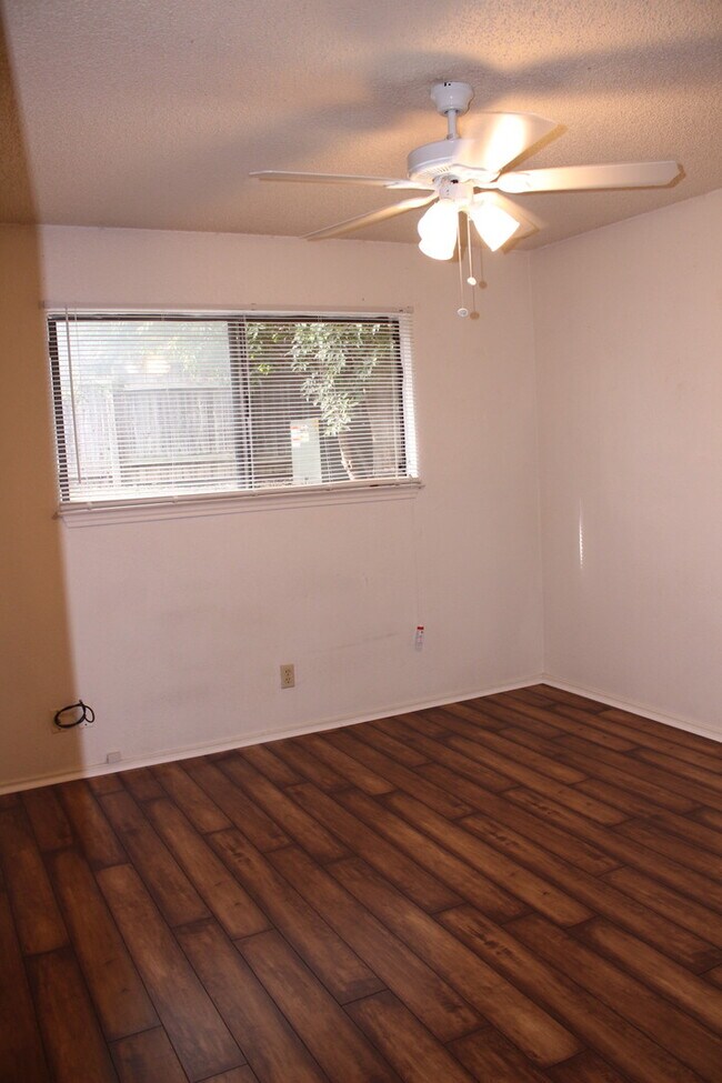 Building Photo - 9406 Kempler Dr