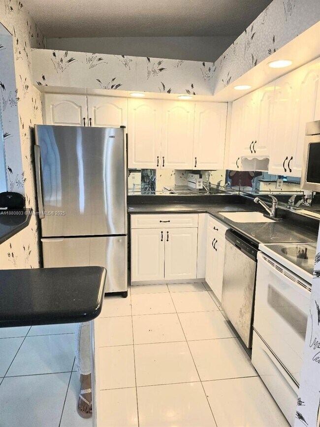 Building Photo - 9626 W McNab Rd