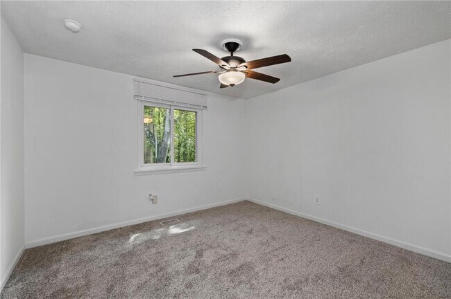 Building Photo - 880 Winfield Ct