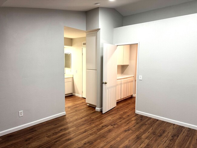 Building Photo - 14349 El Contento Ave