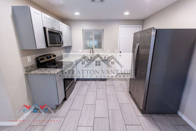 Building Photo - 2204 W Campbell Ave