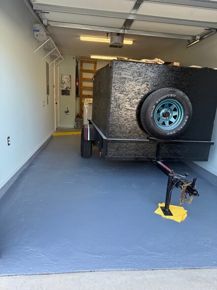 Garage - 203 Lyons Cove Dr