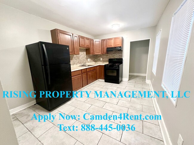 Building Photo - Renovated 4 Bedroom 2.5 Bathroom home in t...