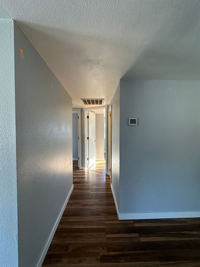 Building Photo - 3 bed, 2 bath Richland